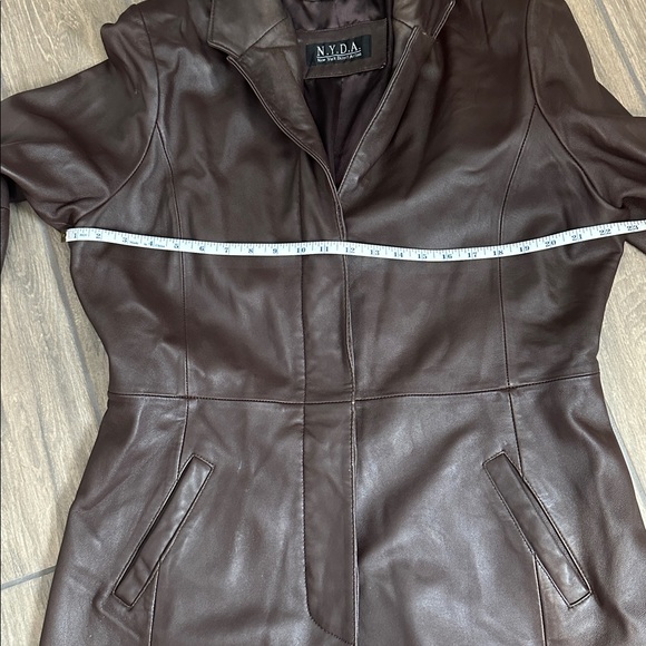 NYDA Vintage Women's Brown Leather Trench Coat. Size Large. 2 pocket - Picture 9 of 11